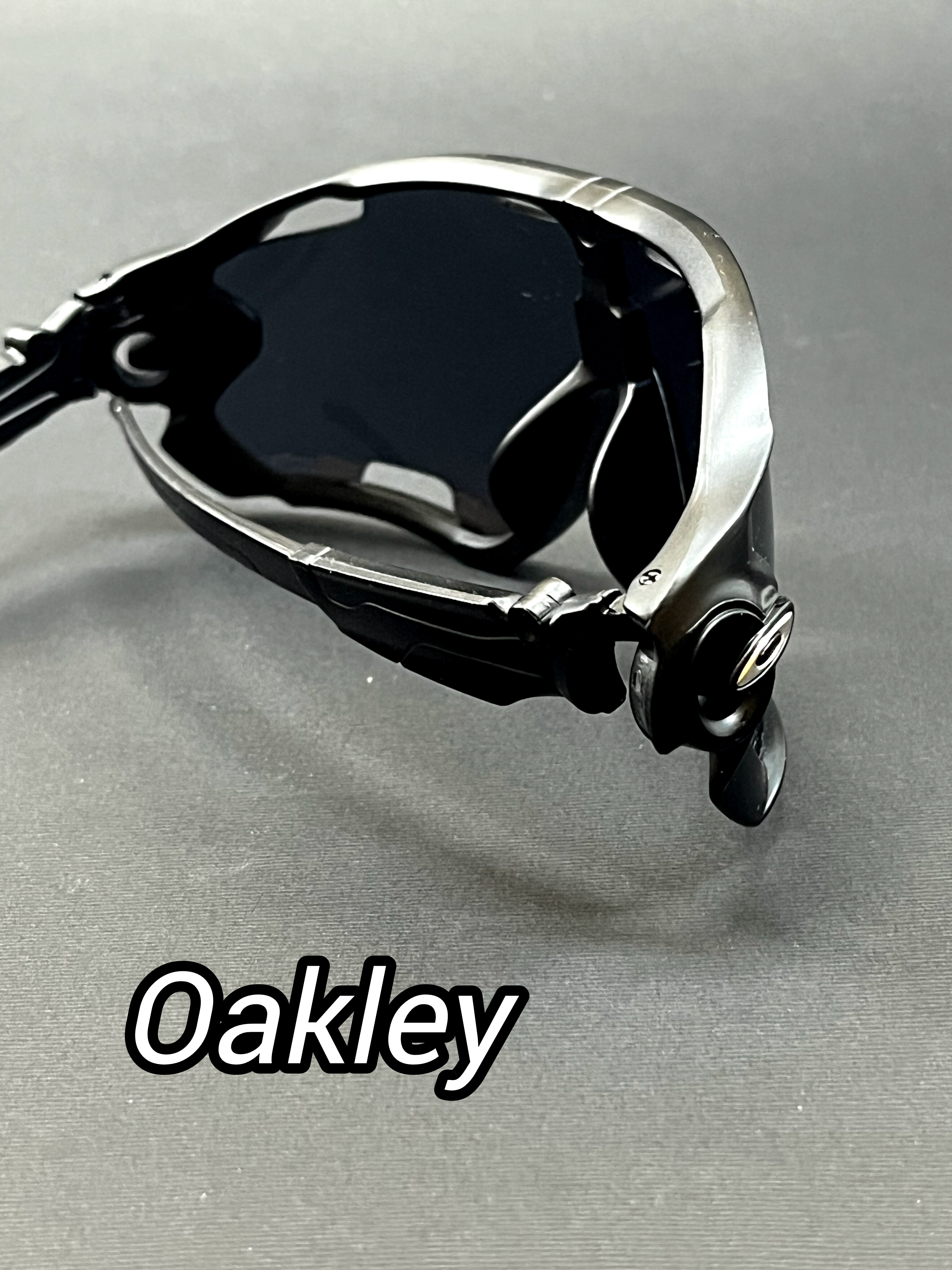 عینک آفتابی ورزشی اوکلیoakley