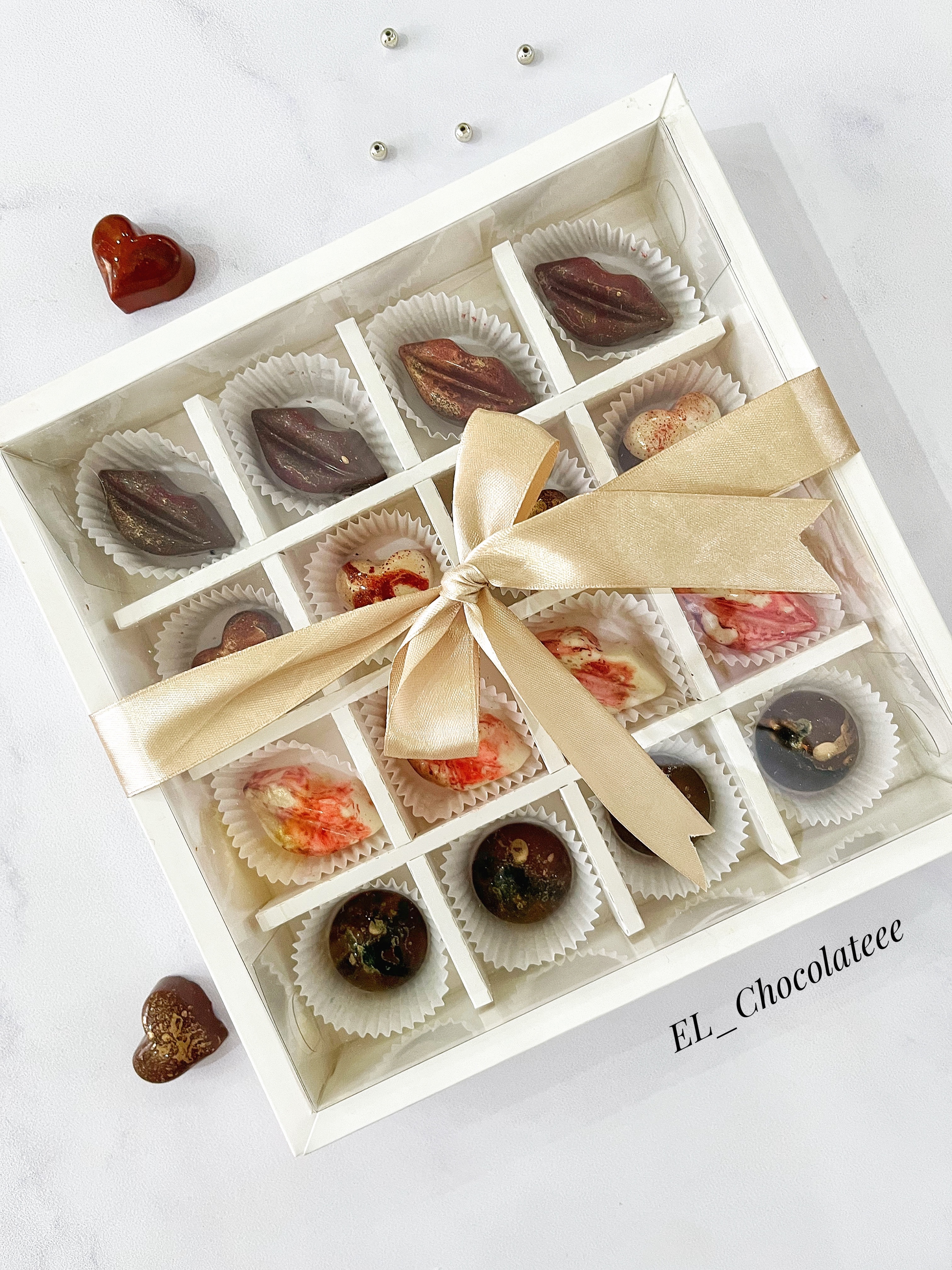 شکلات دست ساز بن بن 16 عددی با مغز انتخابی