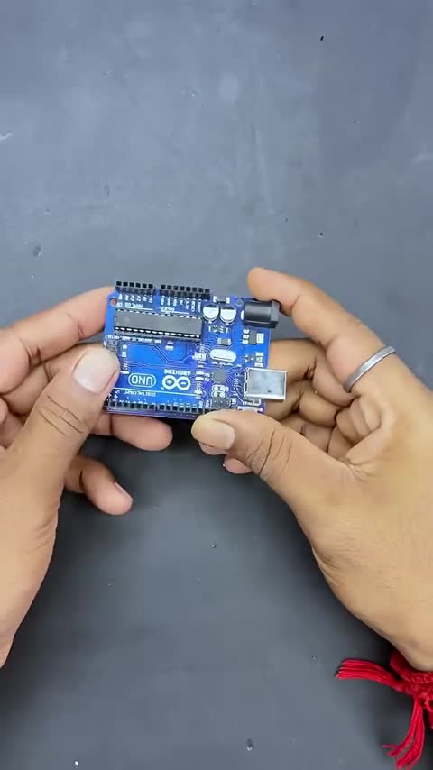 برد آردوینو UNO R3، دارای پردازنده ATmega328 دیپ + کیس شفاف + کابل