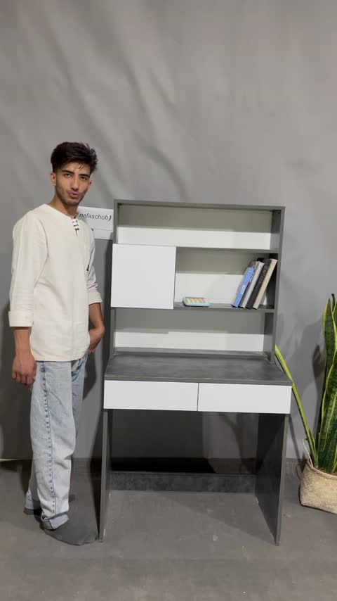 میز تحیر و کتابخانه دار 