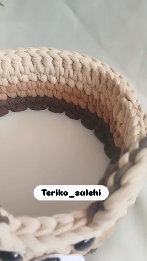 سبد تریکو با رنگ کرم قهوه ی