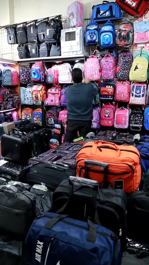 چمدان فایبر گلاس ریبار جنس نشکن تحت لیسانس ایتالیا.در رنگبندی جذاب و خاص برای سخت آن 24.26.28و کیف ارایشی (پس کرایه)