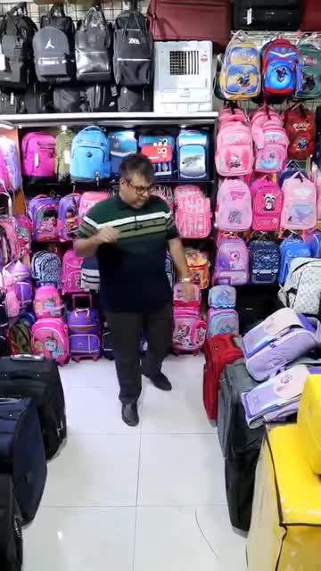 کوله پشتی صندوقی.در چند رنگ مختلف (پس کرایه)
