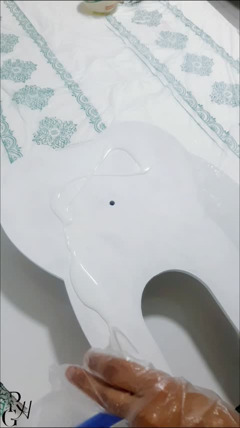 ساعت دیواری رزینی طرح دندان