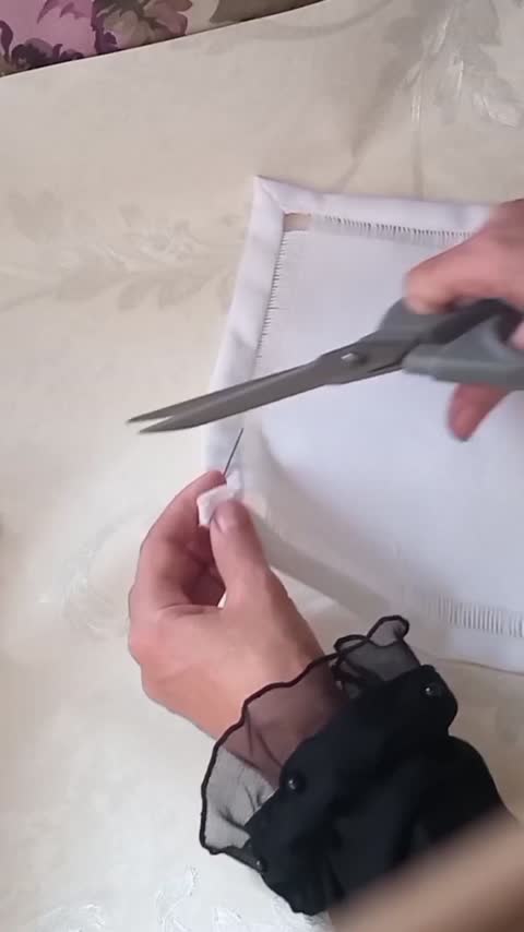 تابلو گلدوزی دخترونه