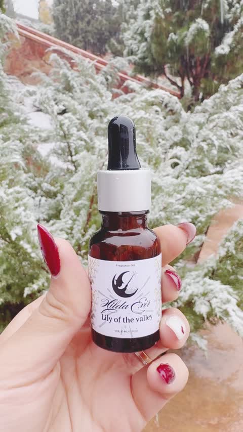 اسانس سنتزی گل برفی (موگه) (Lily of the valley Fragrance Oil)