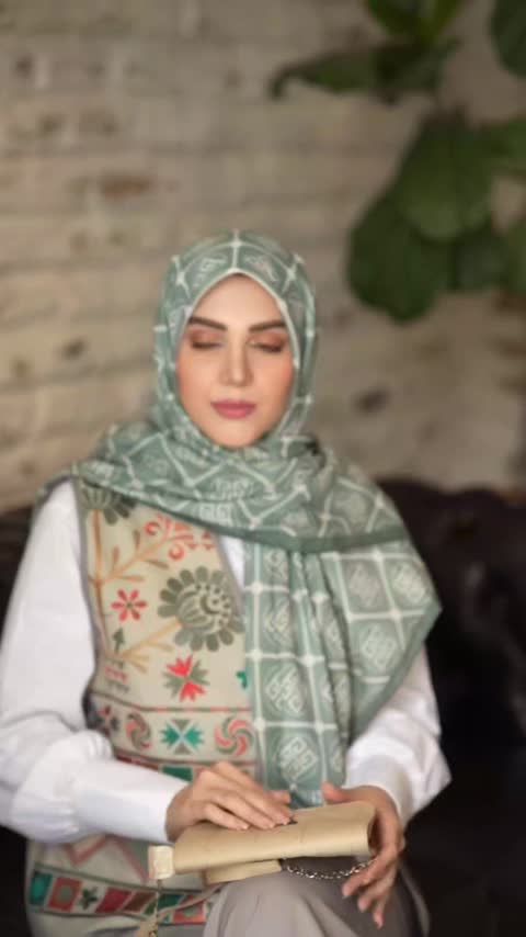 روسری نخی طرحدار دور دست دوز 