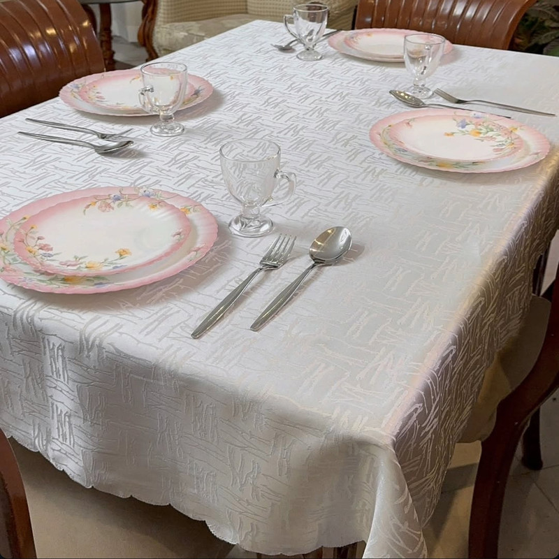 رومیزی رزین تاژ مدل گرد سایز 150x150 سانتیمتر