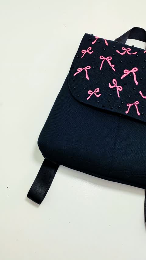 کوله پشتی گلدوزی شده بادست آوا