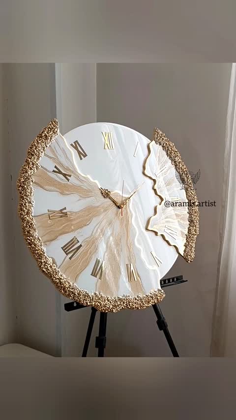 ساعت رزینی مدل ژئود رنگ سفید طلایی