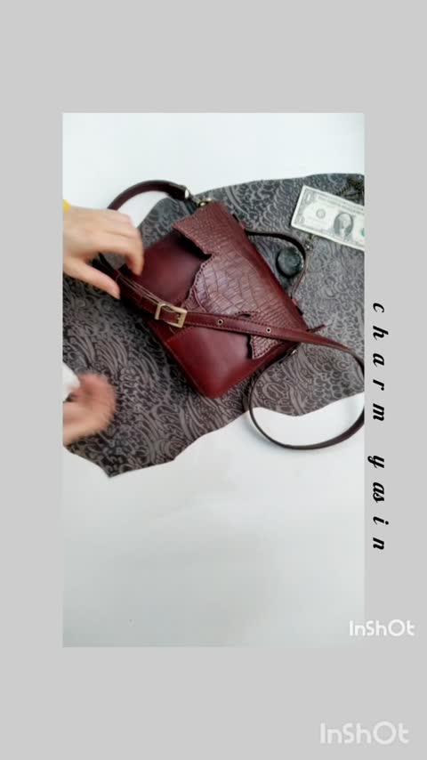 کیف دوشی زنانه چرم طبیعی.کیف دخترانه چرمی.کیف مجلسی.کیف چرم گاوی زنانه.کیف دستدوز.کیف مشکی.