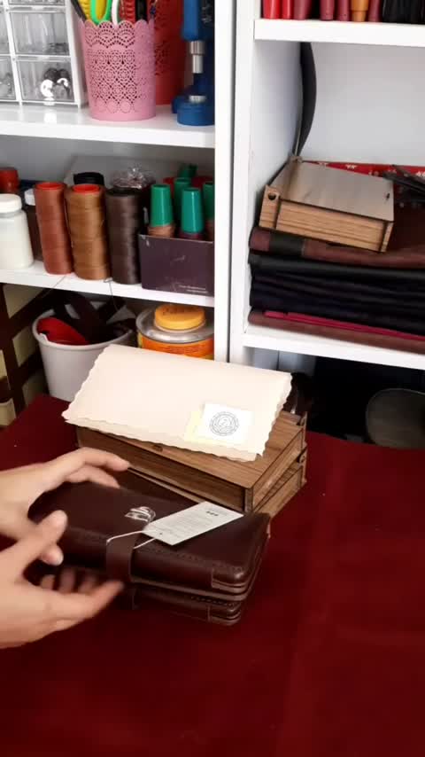 کیف پول چرم طبیعی اسپرت زنانه مردانه  دست دوز آلا مدل  آذر