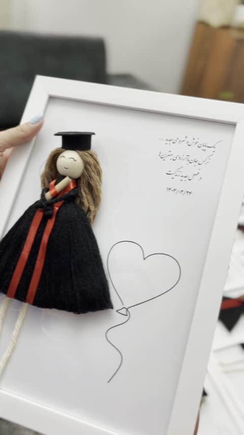 قاب عروسک دانش آموز مکرومه