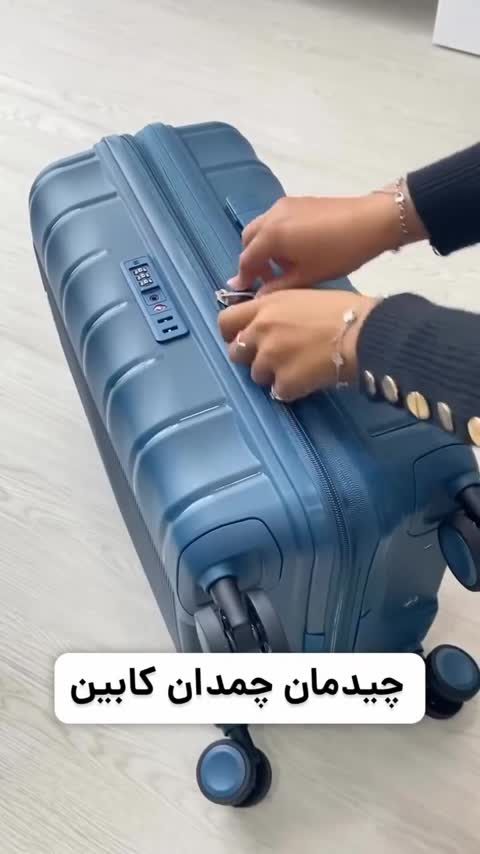 چمدان فایبر گلاس برند نوا. جنس نشکن تحت لیسانس ایتالیا.در رنگبندی جذاب و خاص برای سخت آن 24.26.28همراه 2 ارایشی.پس کرایه