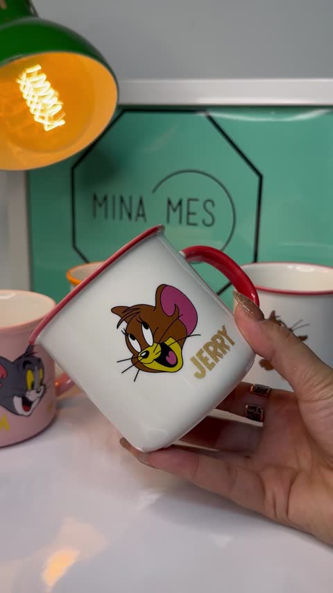 ماگ تام و جری لب رنگی