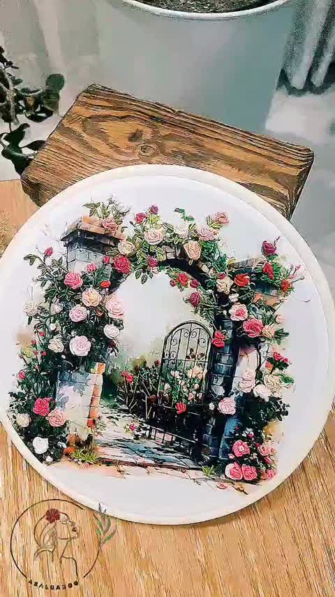 دیوارکوب گلدوزی شده با گل های سه بعدی 
