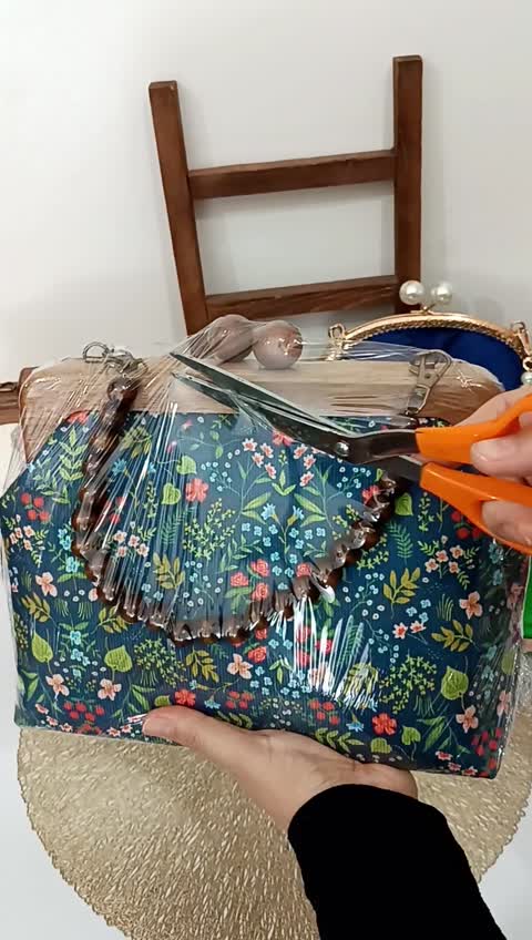 کیف مجلسی زنانه دستدوز دهانه چوبی