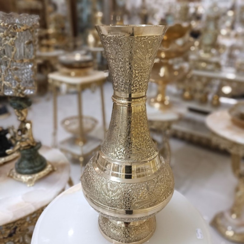 گلدان صراحی طرح طاووس برنجی