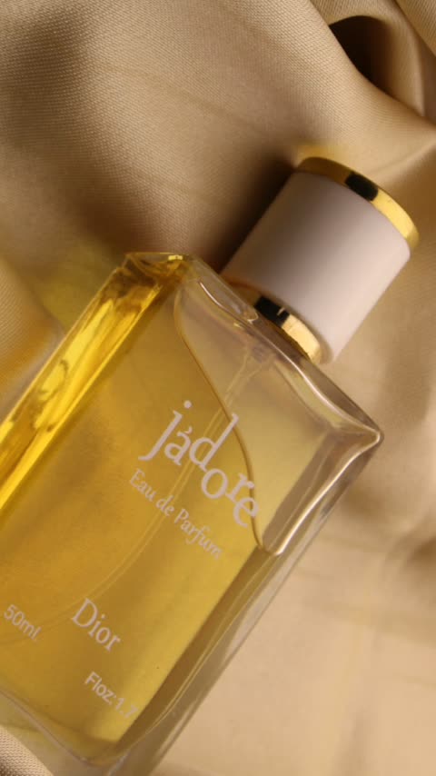 ادوپرفیوم مردانه مولکول 020 /+هدیه / خنک و تند ( عطر و ادکلن پاپاپرفیوم )