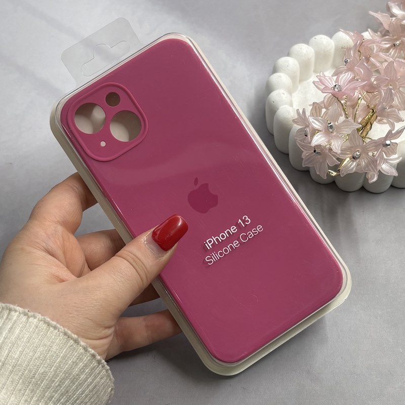 قاب گوشی iPhone 13 آیفون سیلیکونی اورجینال پاک کنی درجه یک زیربسته محافظ لنزدار سرخابی کد 130078
