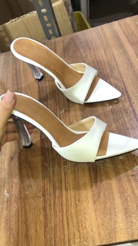 صندل پنجه باریک پاشنه میخی