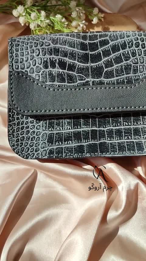 کیف دوشی زنانه /کیف چرم طبیعی دست دوز /کیف مجلسی چرم طبیعی دستدوز/کیف یک طرفه چرمی دست دوز/ کیف زنانه چرمی/کیف تکه دوزی