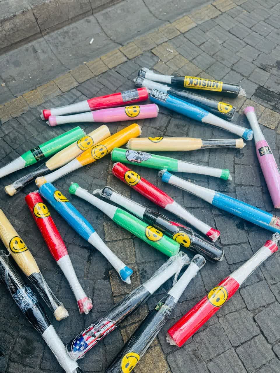 چوب بیسبال 40 سانتی رنگ و استیکر به صورت تصادفی ارسال میشود