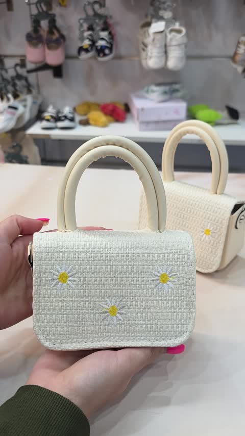 کیف دخترانه بابونه مینی دارای بند بلند