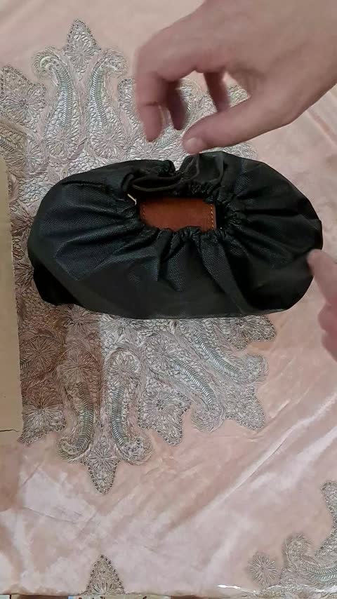 کیف دوشی چرم آی شین مدل ای کو  دارای بند دوشی ودستی تمام چرم دو رو