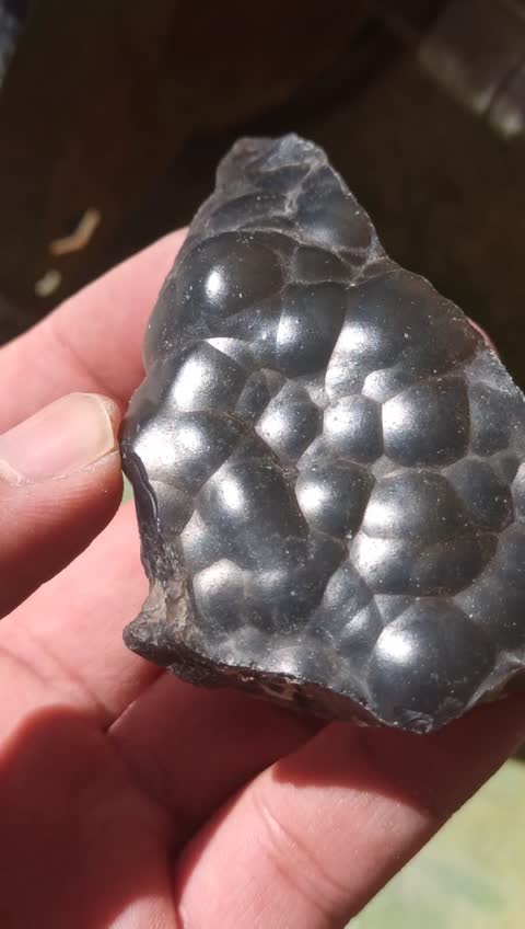 سنگ راف عقیق تخته ای ورقه ای تاولی لانه زنبوری تیره دودی کبود تزئینی کلکسیونی و قابل تراش تیره دودی کبودبوتروئیدال  