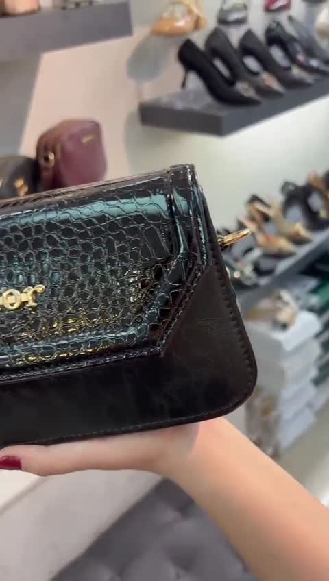 کیف دوشی ودستی مشکی چرم ورنی براق زنانه دخترانه پاسپورتی اسپورت عیدانه جادار صندوقی کلاسیک ساده نرم سبک اداری روزمره شصو