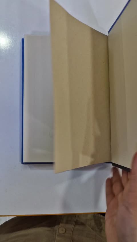 *کتاب هزار خورشید تابان جلد سخت اثر خالد حسینی انتشارات آراستگان*