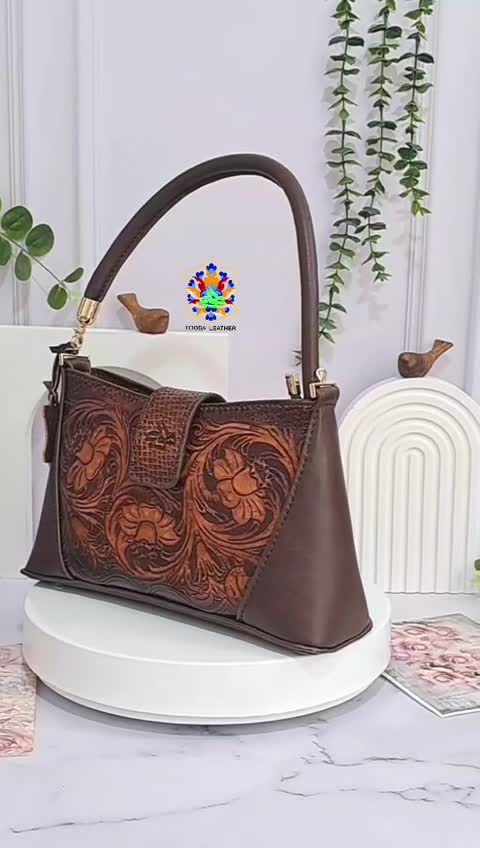 کیف رو دوشی زنانه قلمزنی شده 
