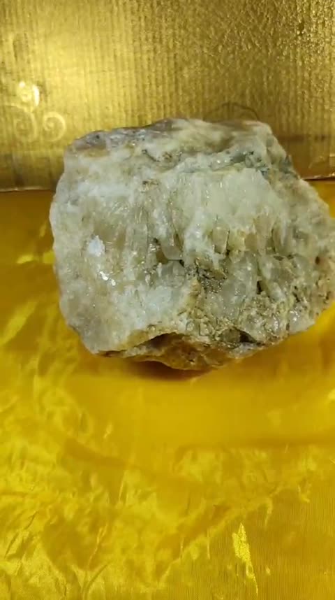 سنگ غولپیکر معدنی ژیپس خوشرنگ درجه یک بلوردار وزن 2550 گرمی 