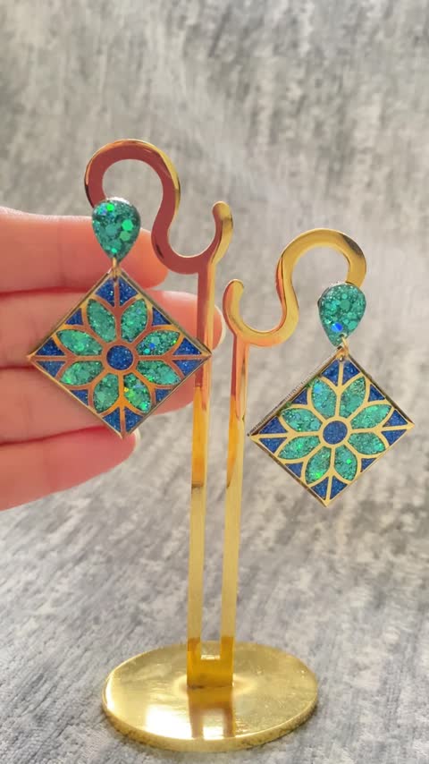 گوشواره آویز رزینی کد 5(رنگ بندی دارد )