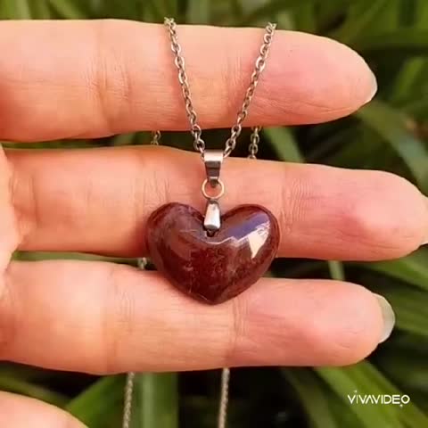گردنبند زنانه قلب سنگ عقیق خزه ای زرشکی با زنجیر