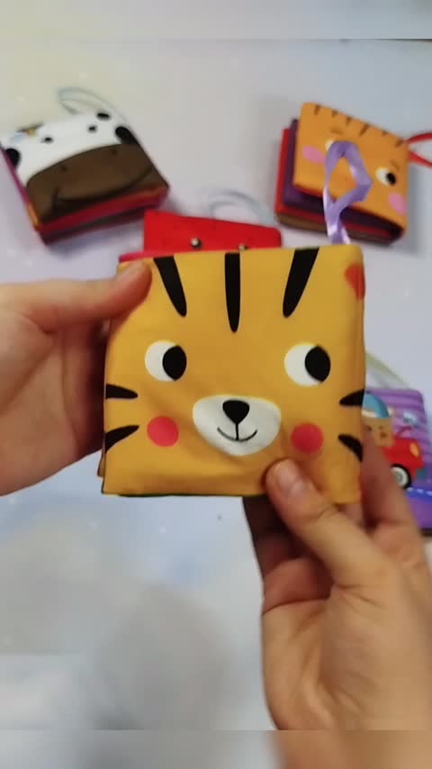 کتاب پارچه ای خش خشی نوزاد