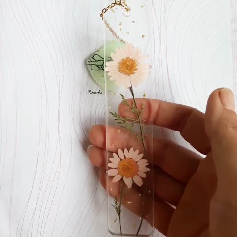 بوک مارک نشان کتاب با گل بابونه سفید و زرد