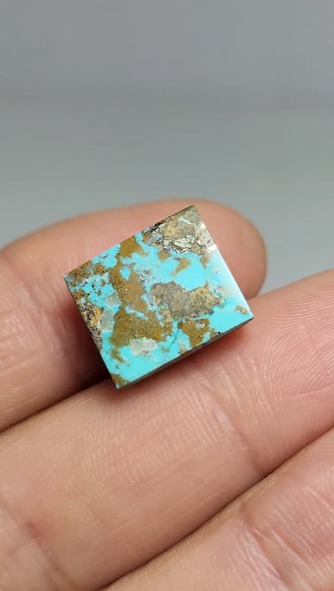 نگین فیروزه نیشابوری طبیعی و زیبا ( تراش چهارگوش)