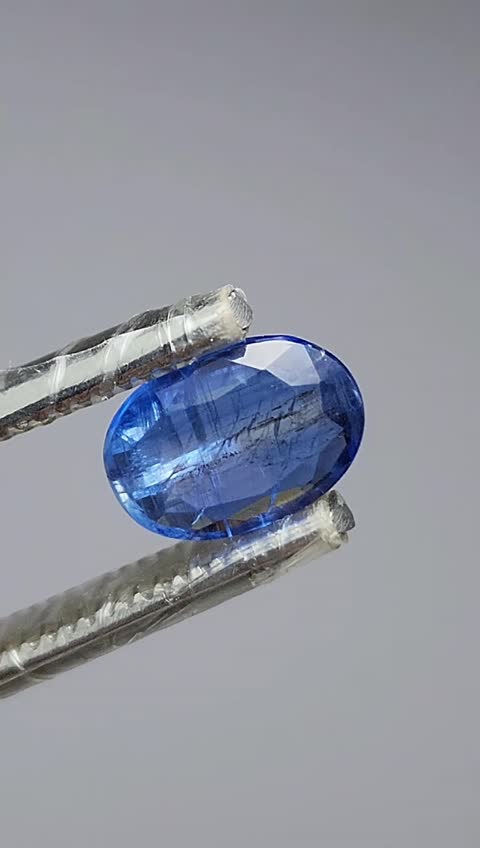 سنگ کیانیت آبی Kyanite طبیعی و مرغوب (تراش جواهری)