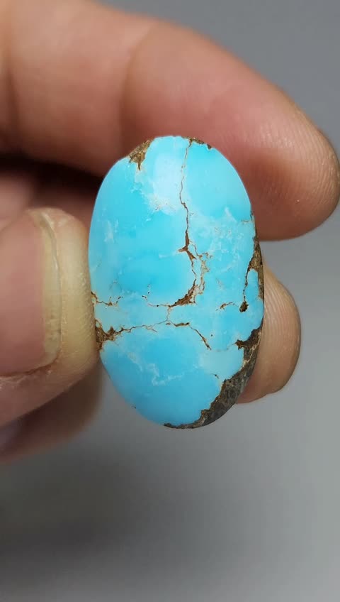 نگین فیروزه نیشابوری اصل با رنگ آبی آسمانی 