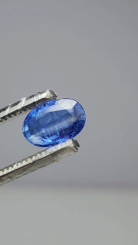 سنگ کیان8یت آبی Kyanite طبیعی با تراش جواهری زیبا 