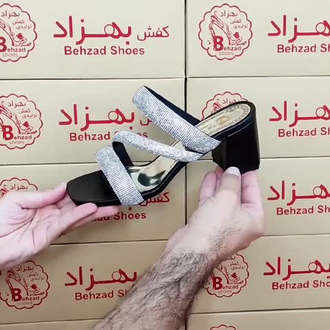 دمپایی روفرشی مجلسی نگینی زنانه دخترانه سایز 36 تا 41 رنگ مشکی زیره رافیک پاشنه 7 سانتی رویه نگینی  