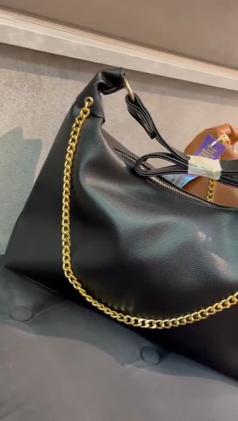 کیف دوشی دستی زنجیردارشیک کرم عسلی زنانه دخترانه جاداراسپورت شل کارتیرزنجیری مجلسی نرم سبک چرم روزمره ترند عیدانه چصهشدو
