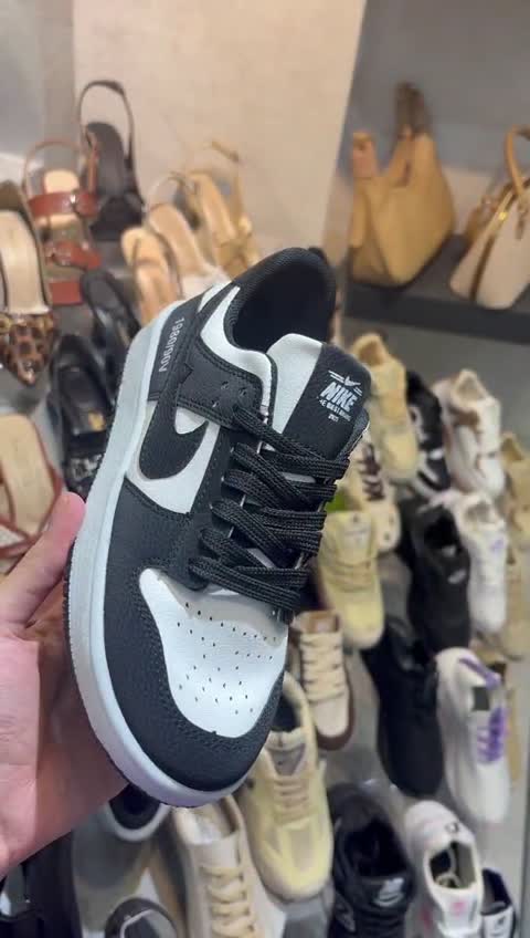 کتونی نایک جردن وان جدید شیک مشکی و قهوه ای زنانه دخترانه کفش ونس کتان اسپورت نایکی NIKE رانینگ طبی راحتی نرم سبک سصچلس