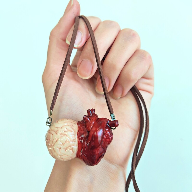 گردنبند قلب و مغز آناتومیک