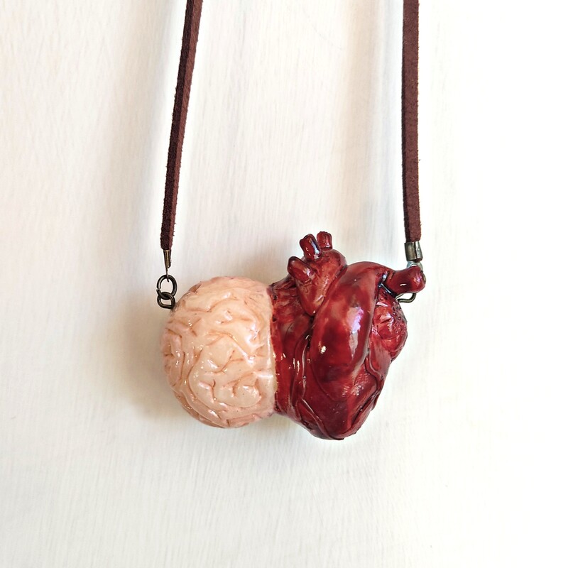 گردنبند قلب و مغز آناتومیک