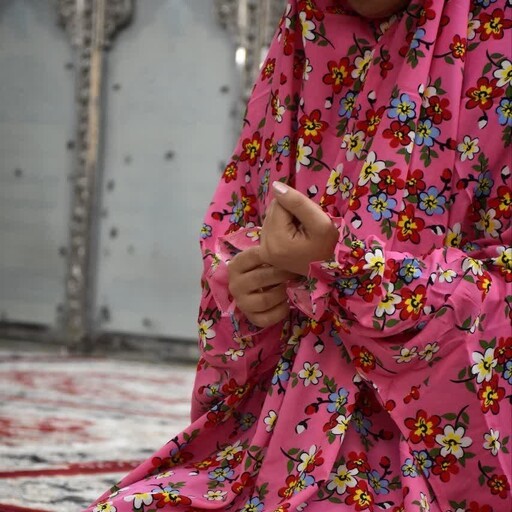 چادر نماز آستین دار نخی کودری با  تنوع رنگ و طرح های جذاب