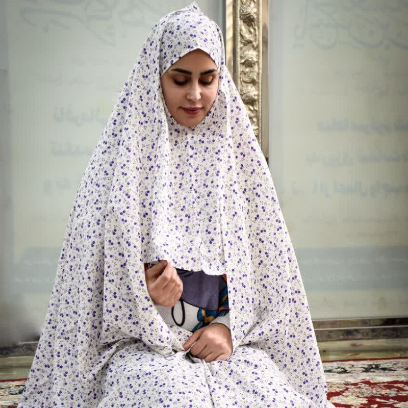 چادر نماز با مقنعه نخی با طرحها و رنگهای متنوع