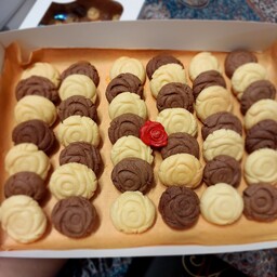 شیرینی کره ای  درشت عید جعبه یک کیلویی، دو طعم شکلات و کره ای 